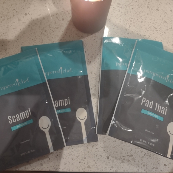 NWT Pampered Chef Flavor Meal Packets (4) - Picture 2 of 4